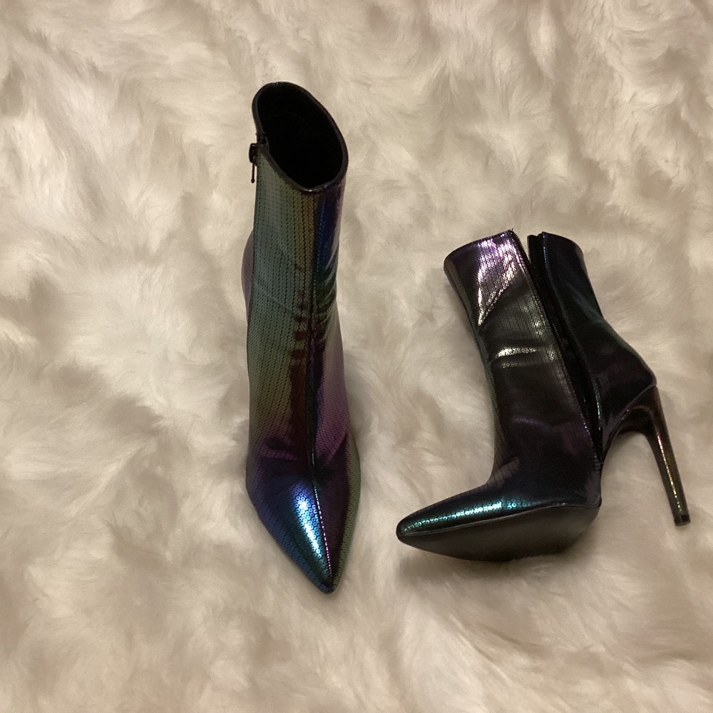 Women’s Heeled Ankle Bootie